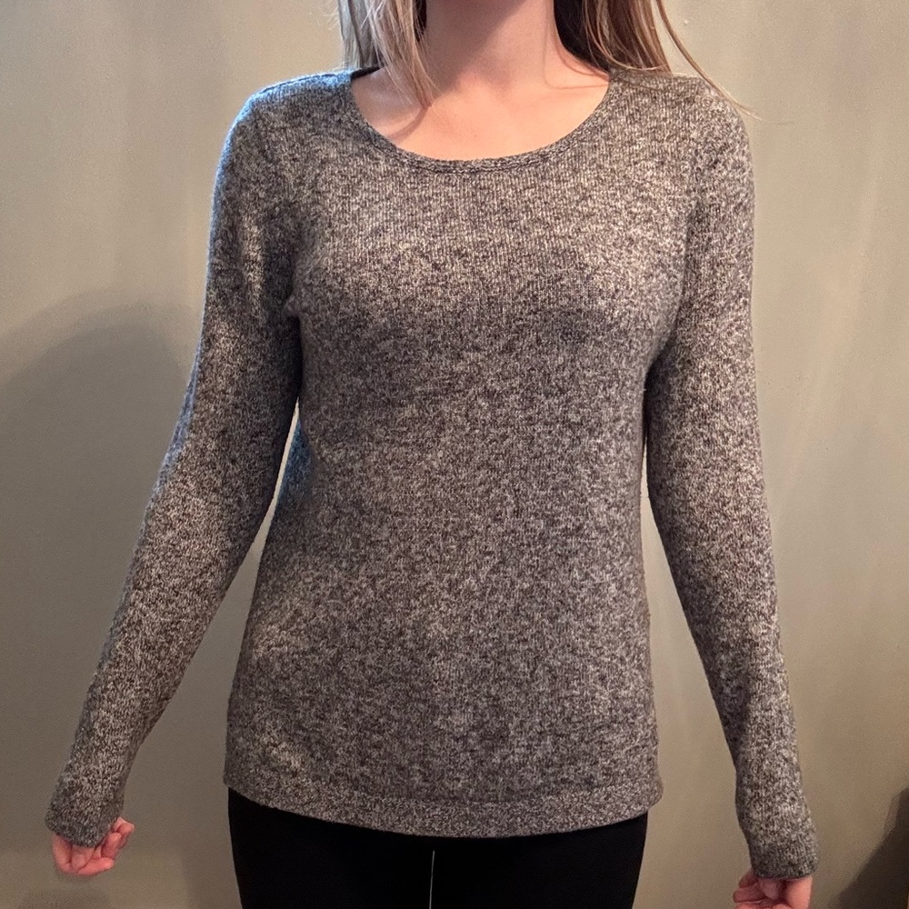 Old Navy gray knit sweatshirt